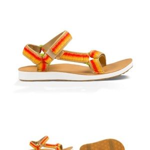 NWOT Teva Sandals